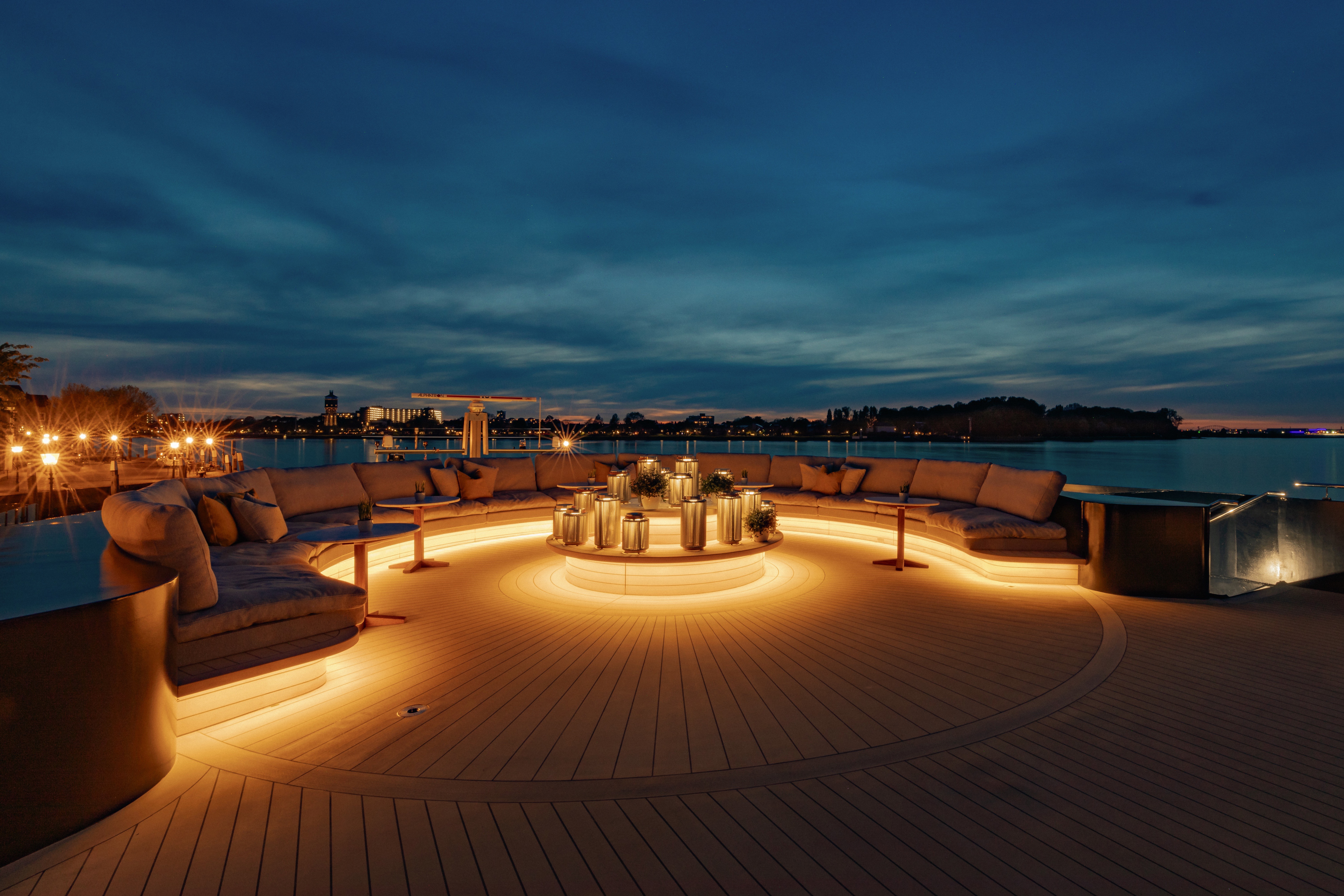 APT Solara - Daystar Deck